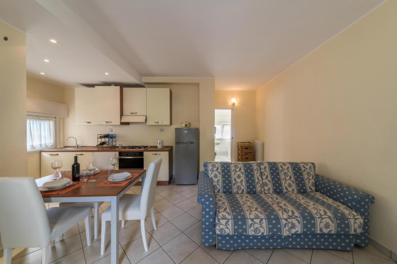 Casa Vista Cipressi Διαμέρισμα Βαρένα Εξωτερικό φωτογραφία